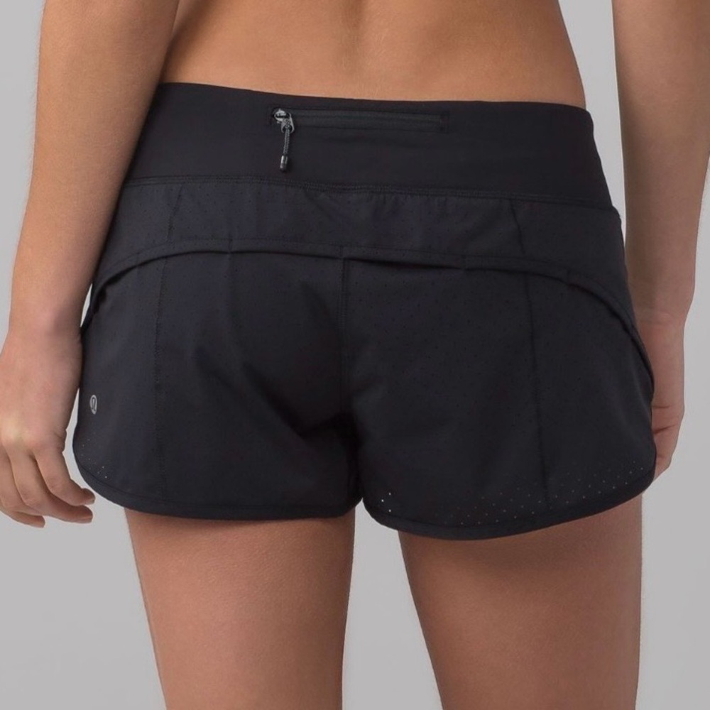 2017 Lululemon Speed Short Perforated 2.5” Black Size 6 Rare Run Short